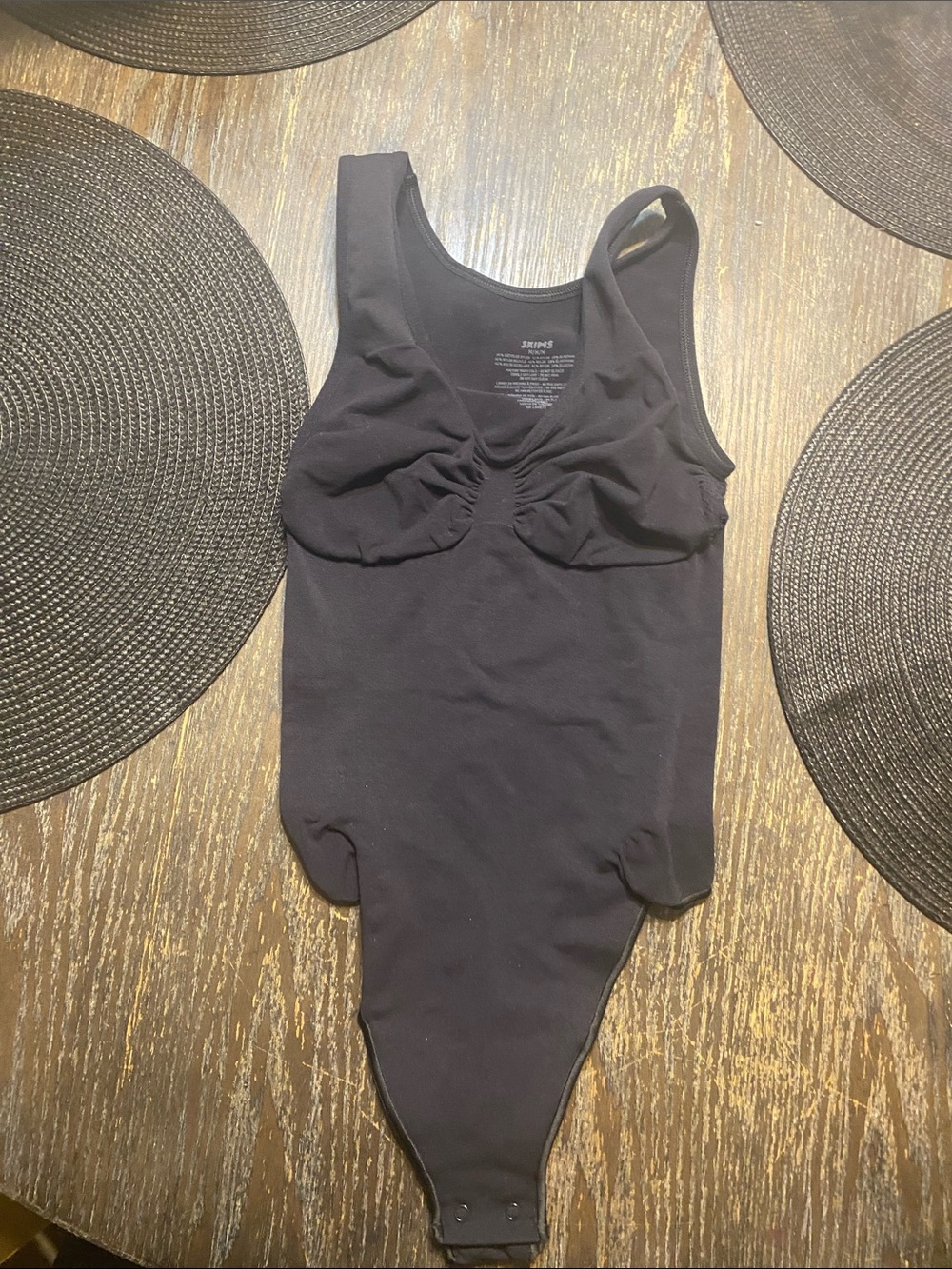 SKIMS seamless sculpt tank top thong Bodysuit medium onyx( defect hole stretch